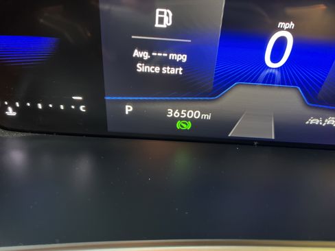 Certified 2024 Volkswagen Tiguan SE R-Line w/ MDO Package, Three-Row image 20