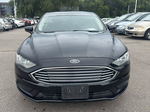 Used 2018 Ford Fusion SE w/ Fusion SE Technology Package FWD image 2