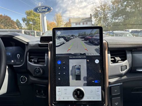 Used 2022 Ford F150 Lightning Lariat w/ Tow Technology Package image 32