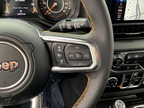 Certified 2025 Jeep Wrangler Sahara w/ Dual Top Group image 20