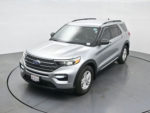 Used 2024 Ford Explorer XLT RWD image 43