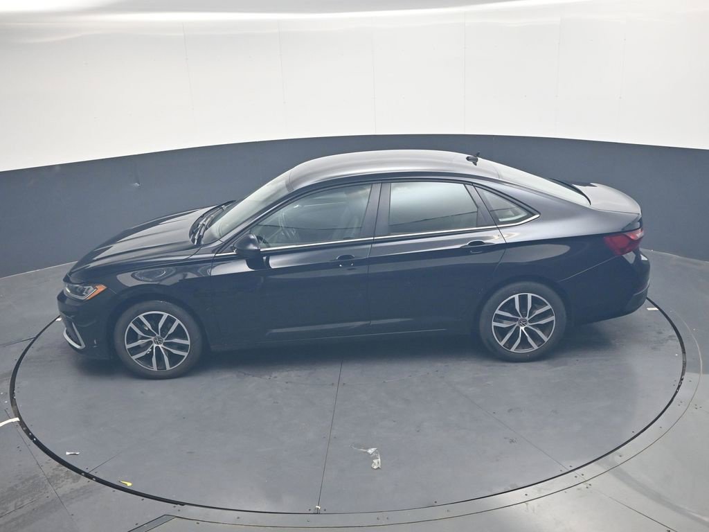 Used 2025 Volkswagen Jetta SE FWD image 29