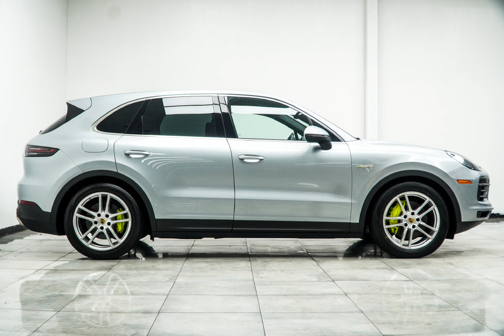 Used 2023 Porsche Cayenne w/ Premium Package AWD/4WD image 10