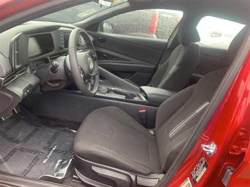 Used 2025 Hyundai Elantra Sport FWD image 15