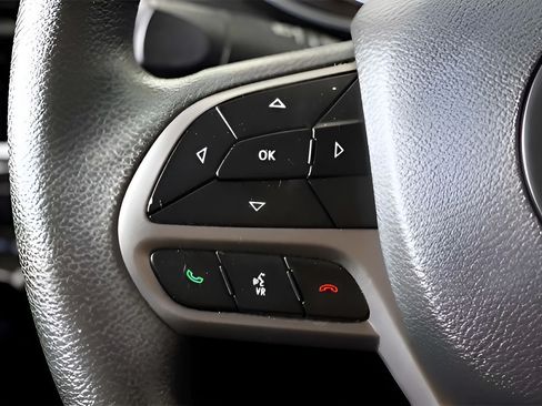 Used 2021 Jeep Cherokee Latitude FWD image 33