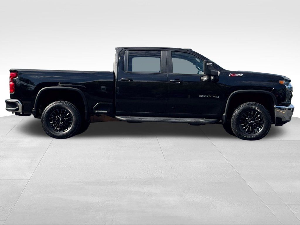 Used 2022 Chevrolet Silverado 3500 LT w/ Convenience Package AWD/4WD image 8