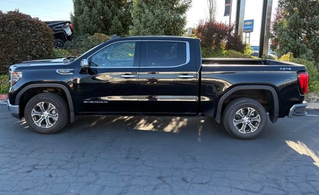 Used 2025 GMC Sierra 1500 SLT AWD/4WD image 3