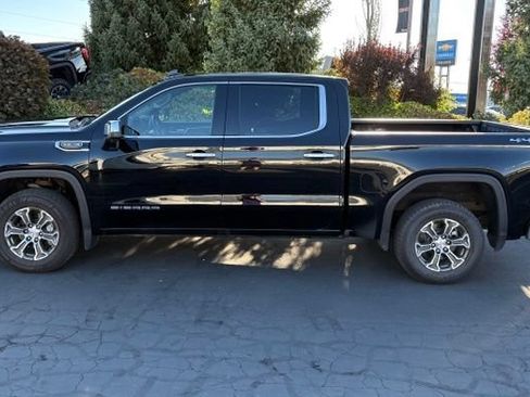 Used 2025 GMC Sierra 1500 SLT AWD/4WD image 3