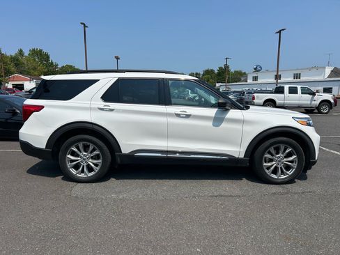 Used 2021 Ford Explorer XLT w/ Equipment Group 202A AWD/4WD image 4