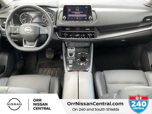 Used 2025 Nissan Rogue SV w/ SV Premium Package FWD image 15
