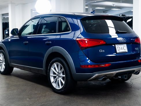 Used 2017 Audi Q5 2.0T Premium Plus w/ Technology Package image 4