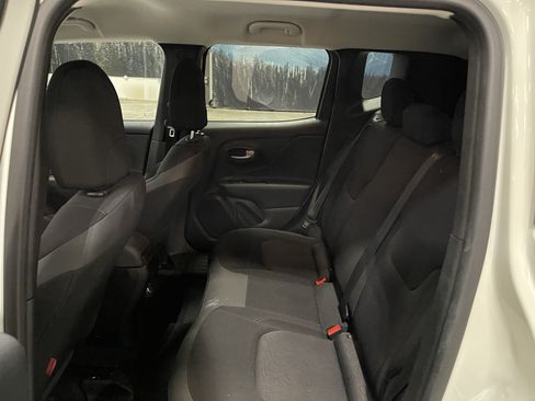 Used 2023 Jeep Renegade Trailhawk AWD/4WD image 14