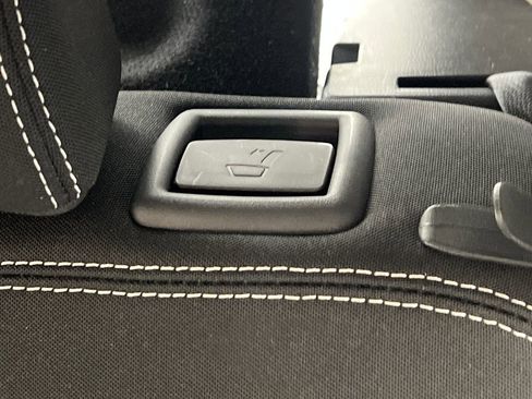 Used 2025 Hyundai Venue SEL FWD image 14