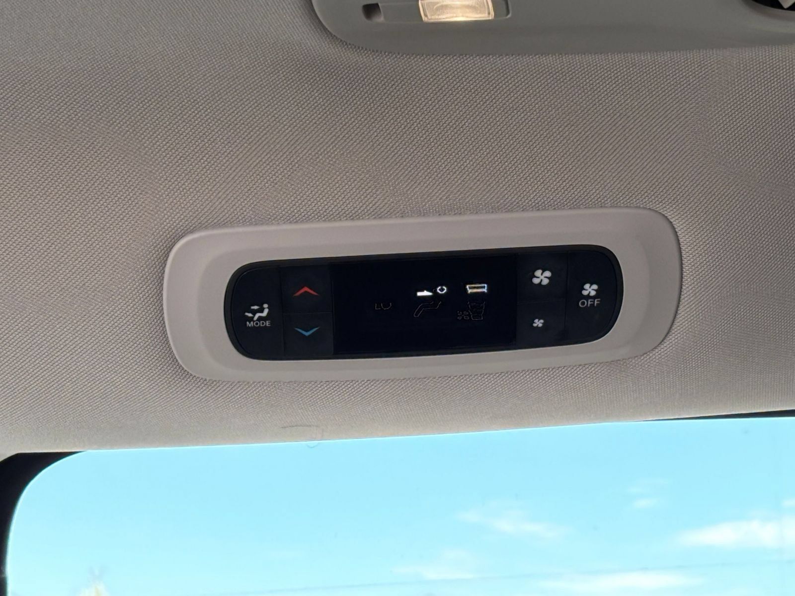 Used 2023 Chrysler Voyager LX FWD image 24