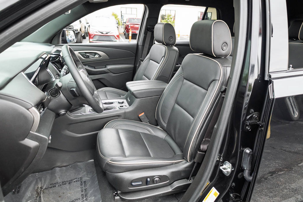 Used 2023 Chevrolet Traverse Premier w/ Redline Edition AWD/4WD image 23