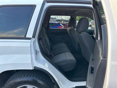 Used 2008 Jeep Grand Cherokee Laredo AWD/4WD image 16