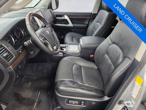 Used 2018 Toyota Land Cruiser image 9