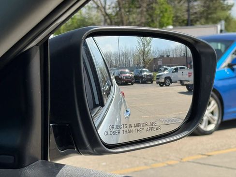 Used 2020 Nissan Pathfinder SL AWD/4WD image 45