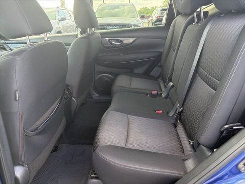 Used 2017 Nissan Rogue SV image 12