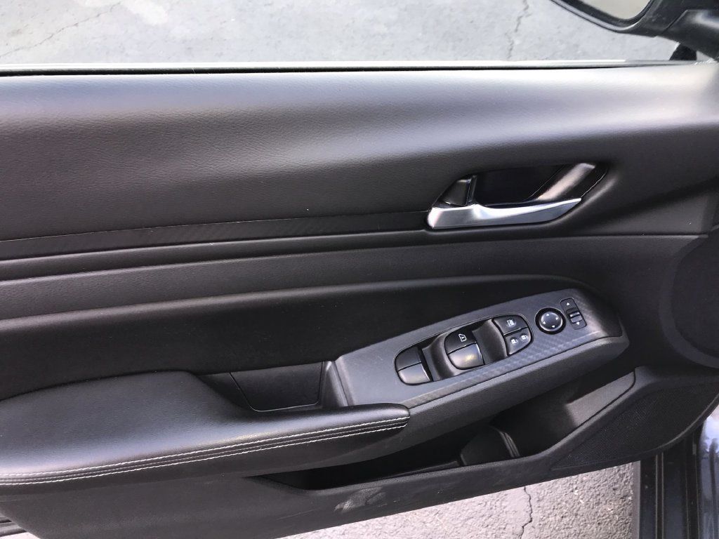 Used 2024 Nissan Altima 2.5 SV FWD image 13