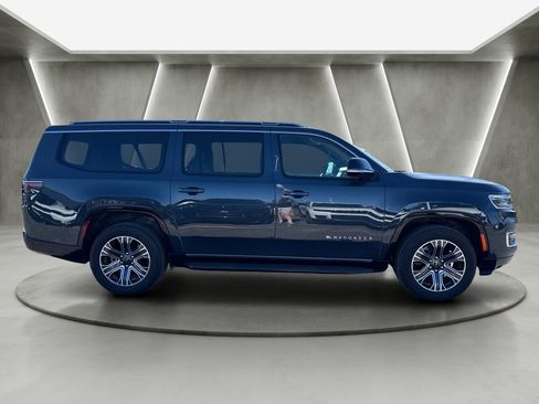 Used 2025 Jeep Wagoneer L 4WD image 8