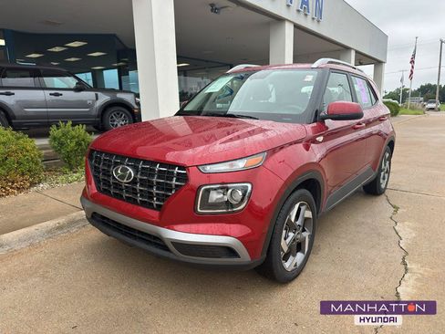 Used 2025 Hyundai Venue SEL FWD image 1