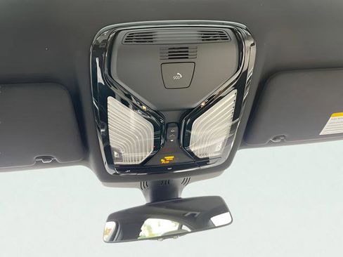 Used 2022 BMW 530e w/ M Sport Package image 16