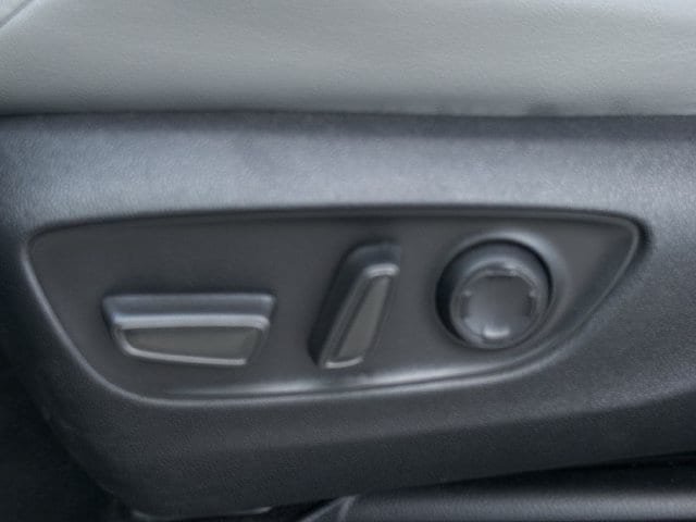 Certified 2025 Toyota Sienna XLE FWD image 29