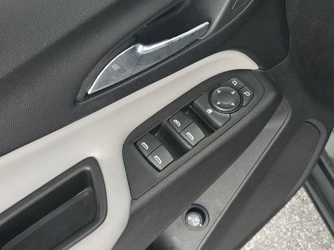 Used 2020 Chevrolet Equinox LT FWD image 28
