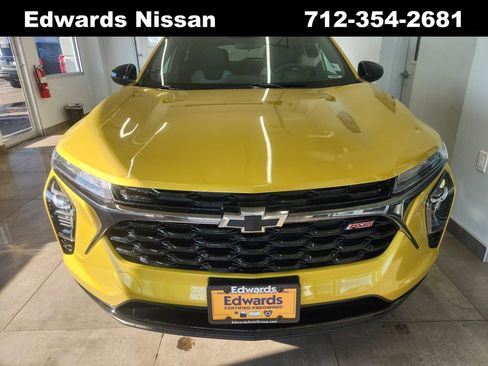 Used 2024 Chevrolet Trax RS w/ Driver Confidence Package image 4