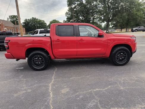 Used 2022 Nissan Frontier SV AWD/4WD image 6