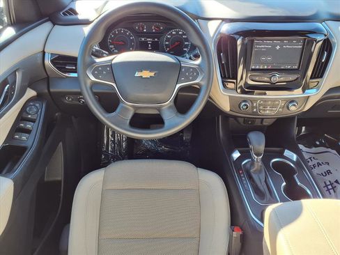Used 2022 Chevrolet Traverse LS image 3