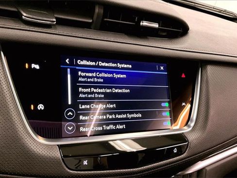 Used 2024 Cadillac XT6 Luxury image 36