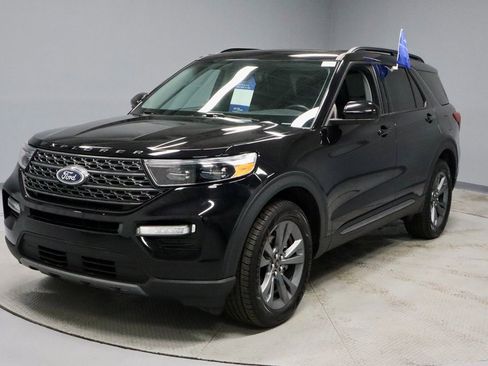 Certified 2023 Ford Explorer XLT w/ Equipment Group 202A image 9