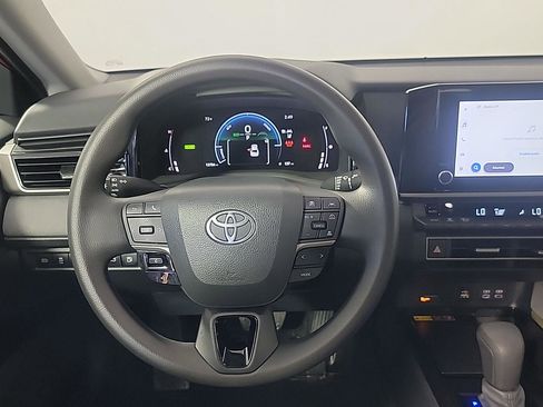 Used 2025 Toyota Camry LE w/ Convenience Package image 21