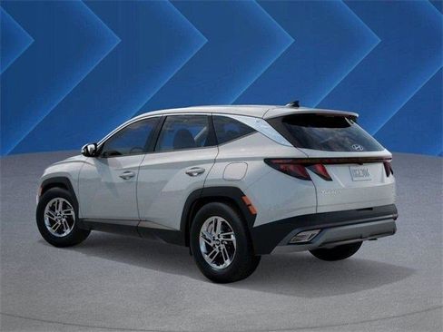 Certified 2025 Hyundai Tucson SE image 7