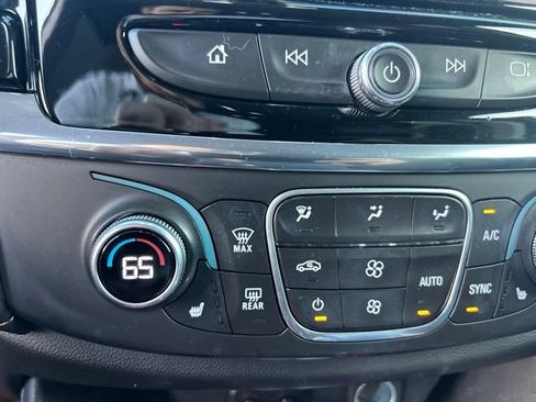 Used 2020 Chevrolet Traverse LT FWD image 11