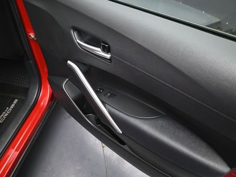 Used 2022 Toyota Corolla Cross XLE w/ Convenience Package image 47