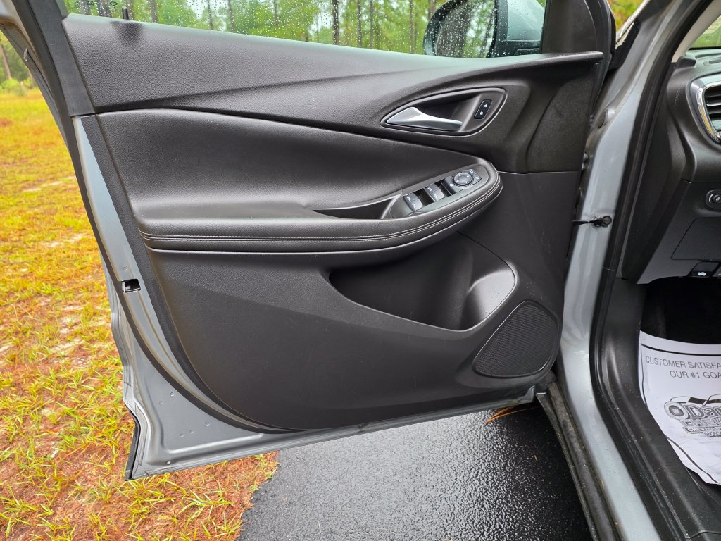 Used 2025 Buick Encore GX Preferred w/ Comfort Package FWD image 11
