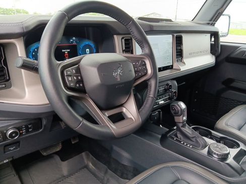 Used 2025 Ford Bronco Outer Banks AWD/4WD image 12