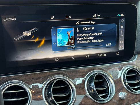 Used 2020 Mercedes-Benz E 350 Sedan image 16