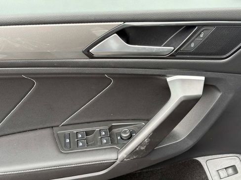 Used 2024 Volkswagen Tiguan SE w/ Panoramic Sunroof Package FWD image 26