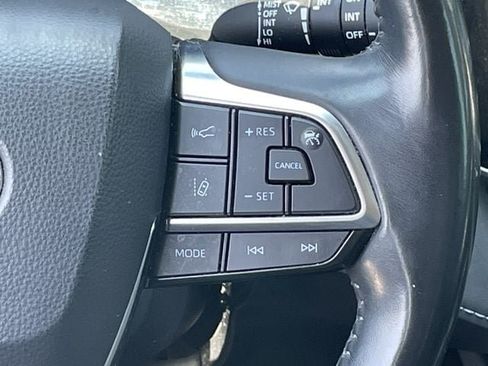Certified 2021 Toyota Highlander XLE FWD image 14