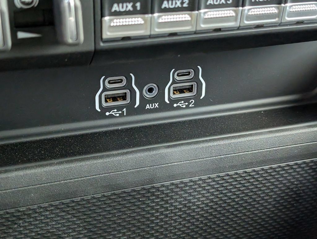 New 2026 RAM 3500 Big Horn AWD/4WD image 19
