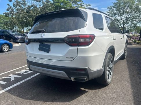 Certified 2025 Honda Pilot Elite image 10