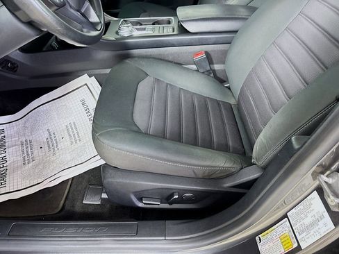 Used 2020 Ford Fusion SE FWD image 19