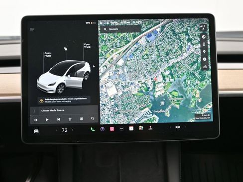 Used 2021 Tesla Model Y Long Range image 11