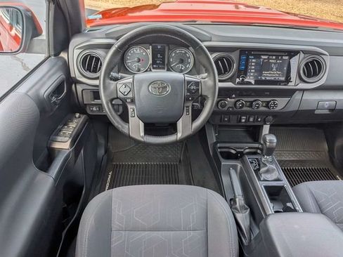 Used 2018 Toyota Tacoma TRD Sport AWD/4WD image 16