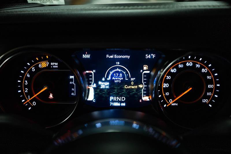 Used 2023 Jeep Wrangler Unlimited Sahara w/ Cold Weather Group AWD/4WD image 15