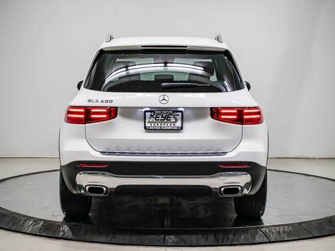 Certified 2026 Mercedes-Benz GLB 250 image 3